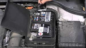 ¿Cómo se instala una batería en un vehículo con sistema Start-Stop?